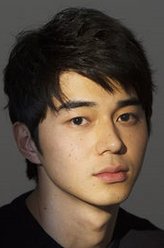 Shoichi Ueyama（东出昌大饰演）