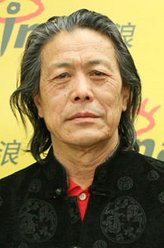 步鹰（马精武饰演）