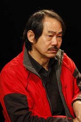 阮文虎（元华饰演）