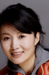 皇太后（郑卫莉饰演）