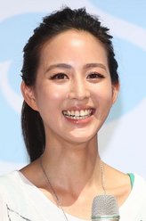 奈菜子（张钧甯饰演）
