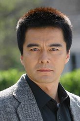 徐谦（许亚军饰演）