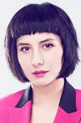 Josie Ho（何超仪饰演）