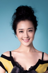 沈卉（李依晓饰演）