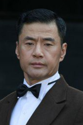 袁坤（于荣光饰演）