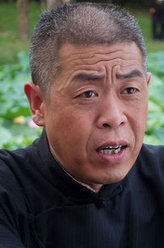 图布丹（尹元章饰演）